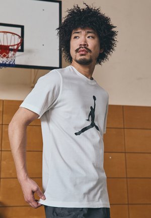 Jordan JUMPMAN TEE - Sports T-shirt - white
