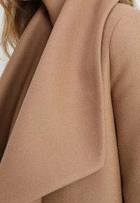 IVY OAK Cappotto classico - camel