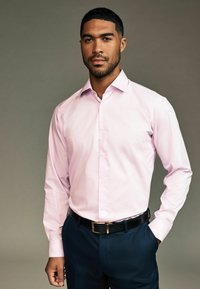 Next FIT SINGLE CUFF EASY CARE TWILL WITH CUTAWAY COLLAR.  - REGULAR FIT - Alkalmi ing - pink