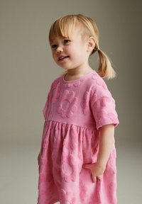Next TEXTURED TOWELLING - Dienas kleita - bright pink
