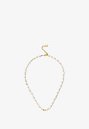 Halsband med växelvis vita sötvattenspärlor och guldbelagda metallpärlor, med guldlås och justerbar kedja.