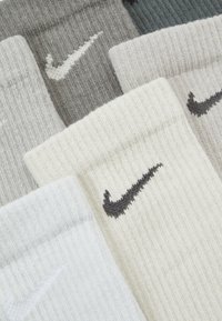 Nike Performance EVERYDAY PLUS CREW UNISEX 6 PACK - Sports socks - iron grey/flat pewter/light iron ore