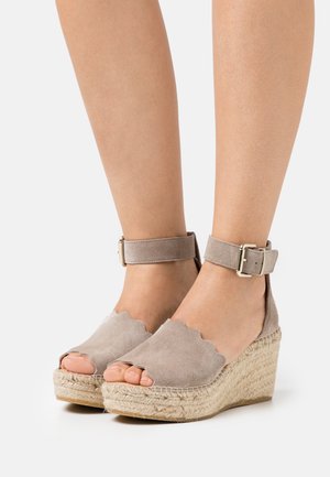CAPRI - Sandalias con plataforma - grau