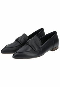 Czarne skórzane mokasyny z wydłużonym noskiem, z szerokim paskiem na górze i niskim, prostokątnym obcasem. Teksturowane wykończenie.