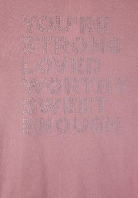 Non selezionato, rosa