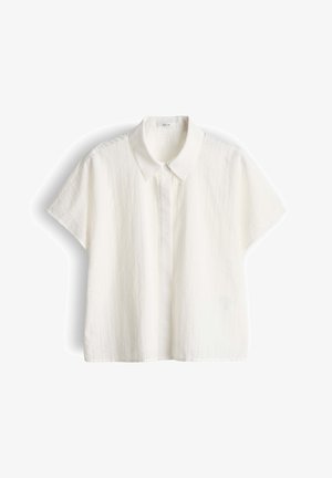 Weiße Bluse mit kurzen Ärmeln, dezentem vertikalem Lochstickmuster, klassischem Kragen und vorderer Knopfleiste.