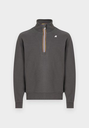 Dunkelgraues Fleece-Sweatshirt mit Viertelreißverschluss und hohem Kragen, mehrfarbiger gestreifter Reißverschluss und kleinem weißem Logo auf der linken Brust.