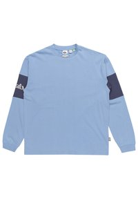 Koszulka z długim rękawem w jasnoniebieskim kolorze z ciemnoniebieskimi akcentami na rękawach oraz białym detalem logo. Klasyczny krój z okrągłym dekoltem.