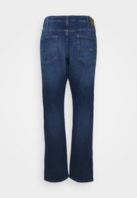 Jeans vaqueros azules con diseño de pierna recta, cintura de tiro medio y dos bolsillos traseros con un acabado clásico.