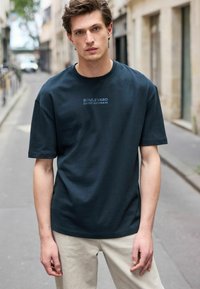 Next Camiseta estampada - navy ecru green