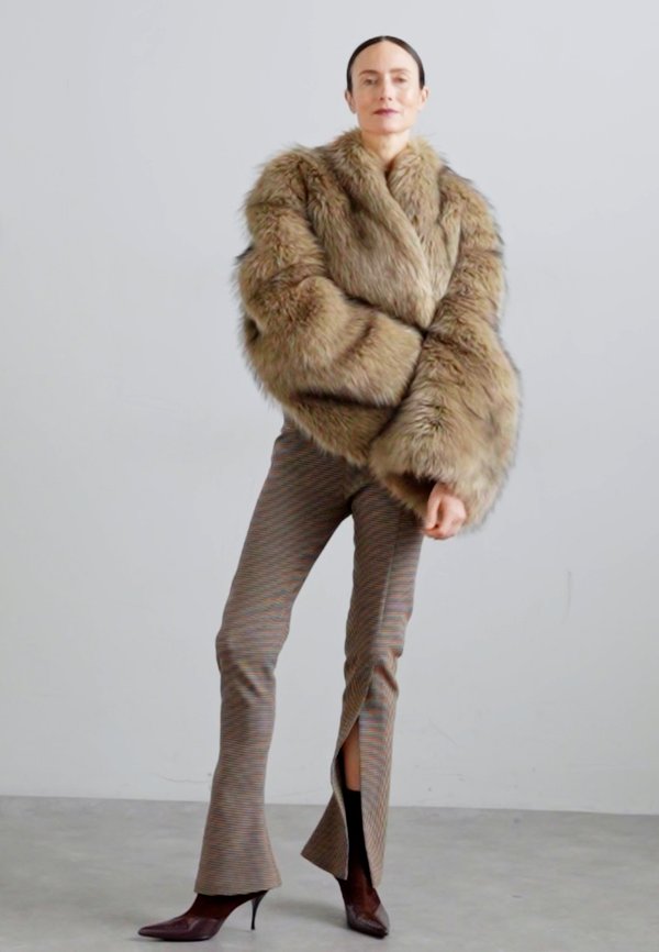 ROUNDED SLEEVE CROPPED - Winter jacket4