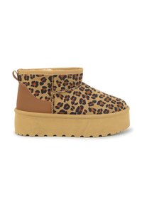 Leopardprint enkellaarzen met tan accenten, zachte voering en een dikke beige platformzool. Voorzien van een trekband voor gemakkelijk aan- en uittrekken.