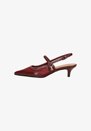 Rode slingback-hakken met een spitse neus, voorzien van een textiel gaas detail en een smalle enkelriem met een zilveren gesp.