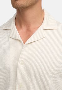 Thumbnail Image 4