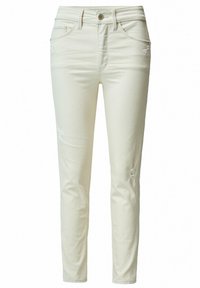 Vaqueros de mezclilla blanca de corte slim, con ligero desgastado en las rodillas, cinco bolsillos y cierre de botón en la cintura.