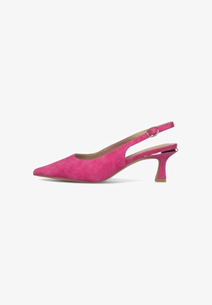 Zapato slingback de ante rosa con punta puntiaguda, correa con hebilla dorada y tacón medio afilado con acento metálico.