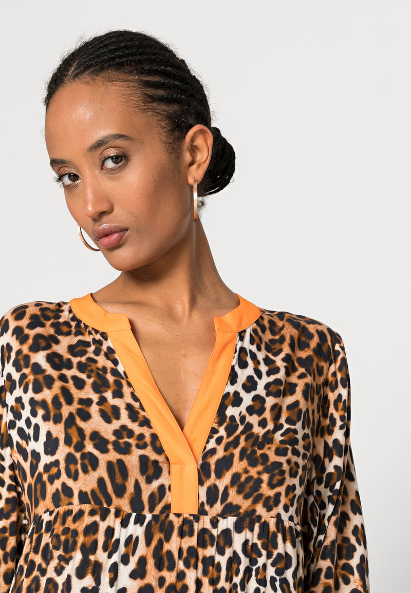Damen Freizeitkleider | Emily van den Bergh DRESS Freizeitkleid leo/orange - HR64312 Damen Freizeitkleider | Emily van den Bergh DRESS Freizeitkleid leo/orange - HR64312