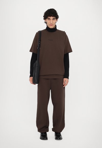 Han Kjøbenhavn TEE UNISEX - Jednoduché tričko - dark brown