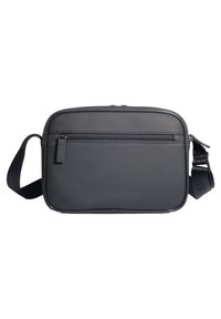Borsa a tracolla nera in nylon con forma rettangolare, dotata di una tasca frontale con zip e una tracolla regolabile. Tessuto morbido.