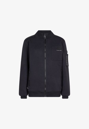 Sweatshirt en bleu marine foncé, avec un col monté, une fermeture éclair sur le devant, deux poches latérales et une poche sur la poitrine avec un logo. Tissu doux et texturé.