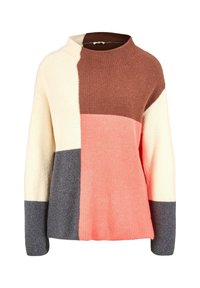 Sweter dziergany w kolorach brązu, kremu, koralu i szarości. Wysoki kołnierz, długie rękawy i prążkowana faktura na całej powierzchni.