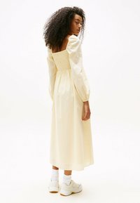 Tommy Jeans VOILE SQUARE  - Vestido informal - custard cream