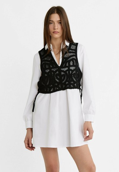 SHOP STRADIVARIUS ONLINE visual data 4