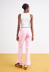 adidas Originals Spodnji deli trenirk - true pink