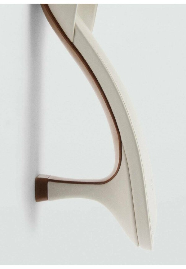 KITTEN WITH STRAP - Heeled mules4