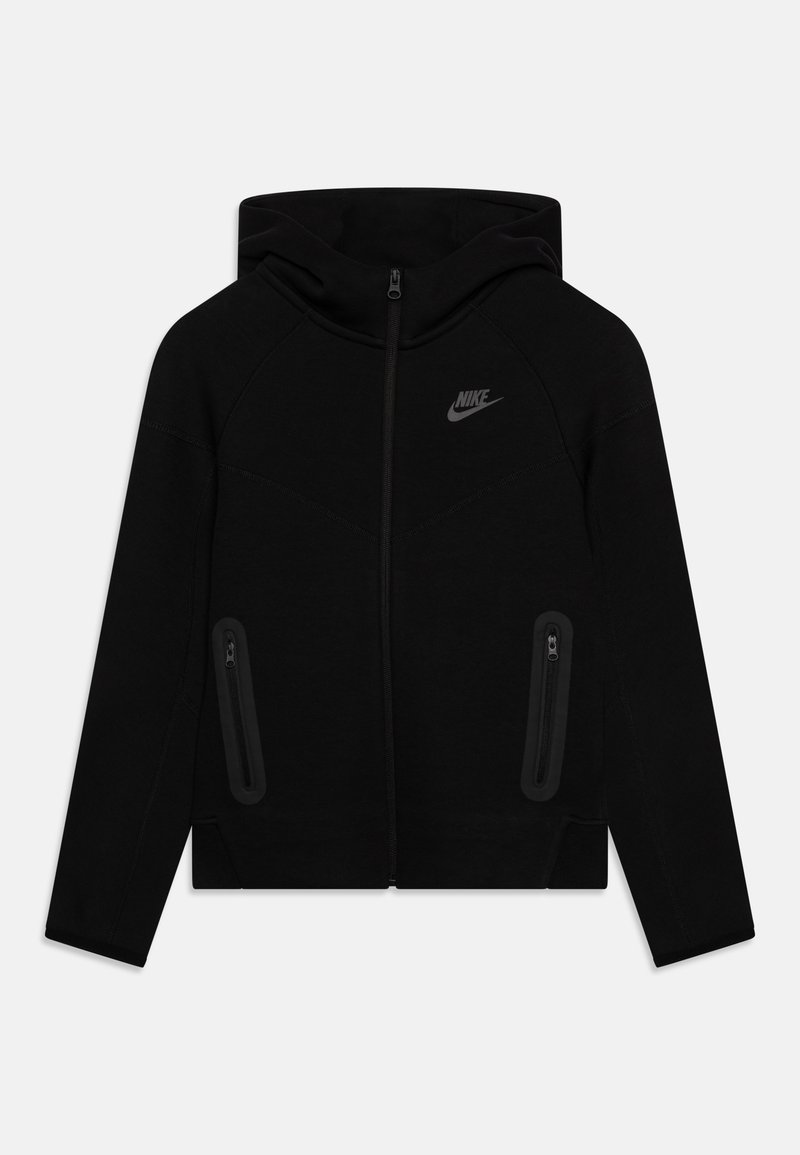 Haut zippé noir en tissu doux, avec une capuche, deux poches latérales et un petit logo sur la poitrine. Texture lisse et coupe ajustée.