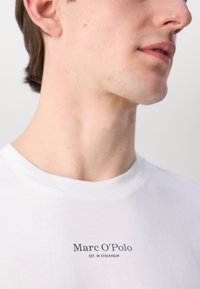 Thumbnail Image 9