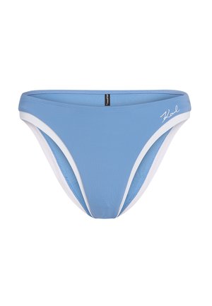 Braguita de bikini azul claro hecha de tela suave con ribete blanco. Presenta un patrón texturizado sutil y un logo bordado en el lateral.
