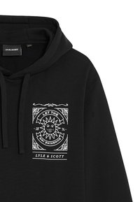 Felpa nera con cappuccio che presenta una stampa grafica bianca di un sole con il testo "FATE ENTRARE IL SOLE" e "LYLE & SCOTT" in basso.