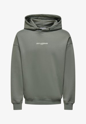 Felpa verde con cappuccio regolabile, maniche e orlo a coste, con testo bianco "LES CLASSIQUES" sul petto. Tessuto in morbido misto cotone.