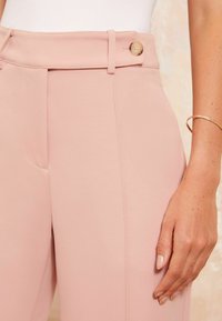 Friends Like These REGULAR FIT - Tygbyxor - blush pink