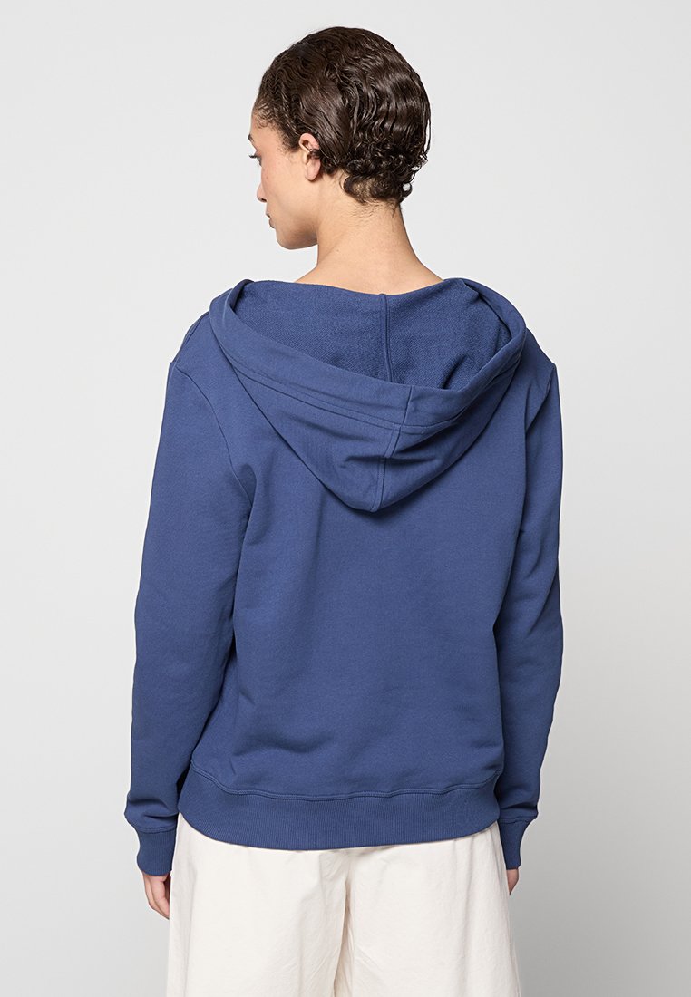 Dunkelblaue Kapuzen-Sweatshirt mit lockerer Passform, aus weichem Baumwollmaterial, mit ribbed Bündchen und Saum. Glatte Textur ohne sichtbare Muster.