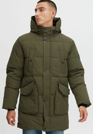 Green padded jacket with a hood, featuring a buttoned front, two large front pockets, and a quilted texture. Standard fit with a casual design.