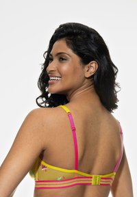 Koronkowy biustonosz z żółtej siateczki, różowymi ramiączkami i kwiatowym haftem. Posiada regulowane ramiączka oraz zapięcie na haftkę z tyłu.