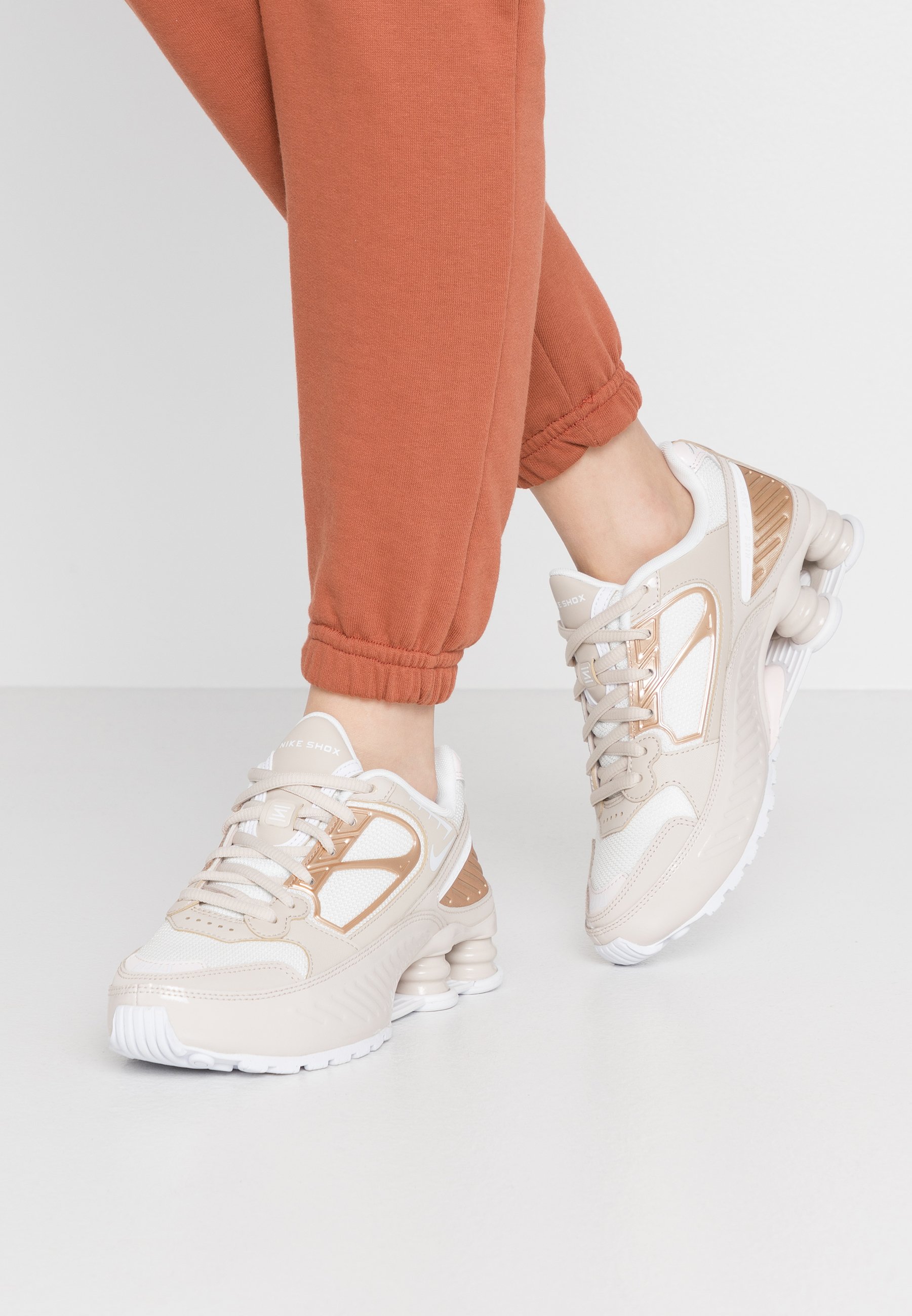 Nike Sportswear Shox Enigma 9000 Trainers Desert Sand White Summit White Light Soft Pink Beige Zalando Co Uk
