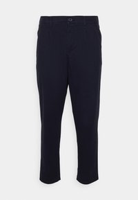Chinos blu navy con chiusura a bottone, due tasche frontali, taglio dritto e un tessuto di cotone liscio con una leggera lucentezza.