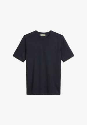 T-shirt a maniche corte di colore blu navy con scollatura rotonda e rifiniture a contrasto ai bordi delle maniche. Realizzato in tessuto testurizzato.