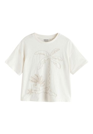 Weißes T-Shirt mit kurzen Ärmeln und strukturiertem Palmen-, Blatt- und Seesternen-Design auf der Vorderseite und rundem Ausschnitt.