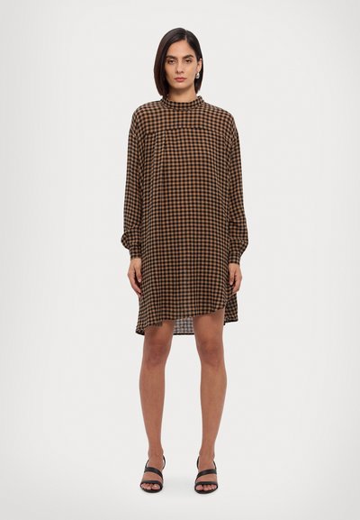Henrik Vibskov FLIP SHIRT - Palaidinė - beige/black