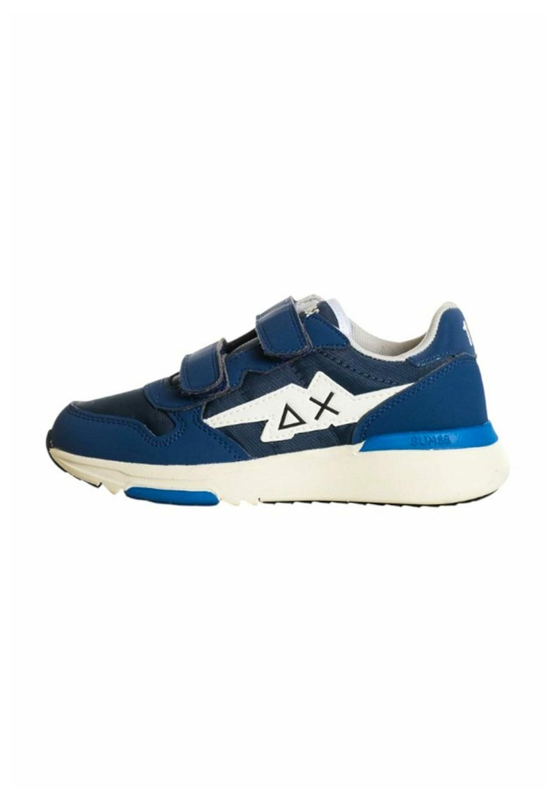 Scarpe sportive blu con chiusure in velcro, suole in gomma, accenti bianchi e una grafica del logo sul lato. Costruzione leggera e ammortizzate.