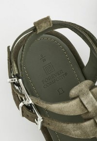 Next FOREVER COMFORT GLADIATOR STANDARD - Szandálok - khaki green
