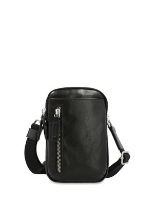 Kleine schwarze Leder-Umhängetasche mit vorderer Reißverschlusstasche und verstellbarem schwarzen Stoffriemen mit Metallverschluss.