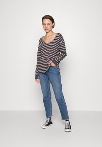 Madewell ROADTRIPPER BOY - Calças de ganga de perna direita - kinzie wash