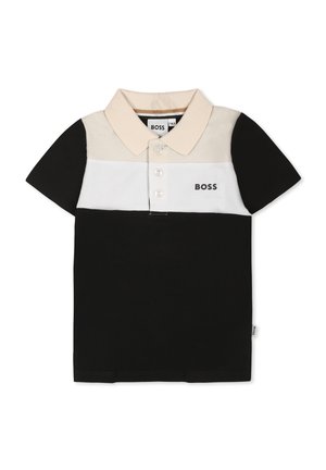 Polo shirt color-block nero e beige con patta dei bottoni, caratterizzato da maniche corte e un logo nero sulla sezione bianca.