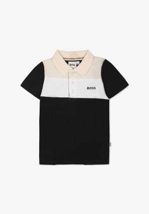 Polo shirt color-block nero e beige con patta dei bottoni, caratterizzato da maniche corte e un logo nero sulla sezione bianca.