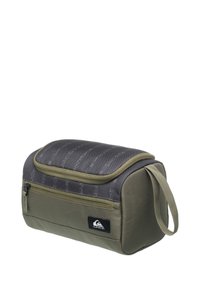 Bolso rectangular en gris oscuro y verde oliva, fabricado en un tejido duradero; cuenta con un compartimento principal con cremallera y un bolsillo frontal con un logo.